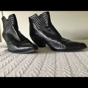 Via Spiga Black women’s size 9.5 ankle booties